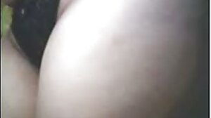 Кльощава масажистка мама порно филм дразни клиента, докато приема орално
