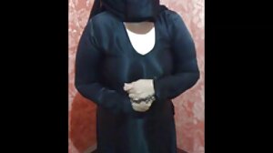 Сиси се celi porno filmi чувства възбудена, че гледа големия член на Тобис